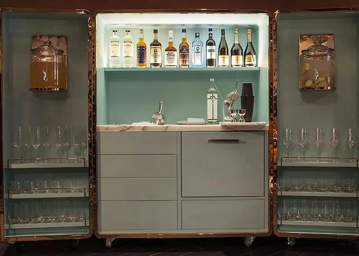 Resort: Hotel Emc2, Autograph Collection