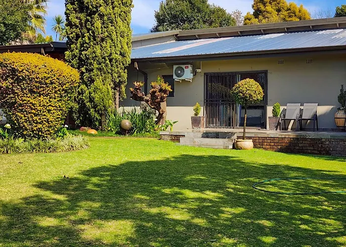 Spies Villa - Fast Wi-Fi, Netflix, Dstv, Solar, Certified Water System
