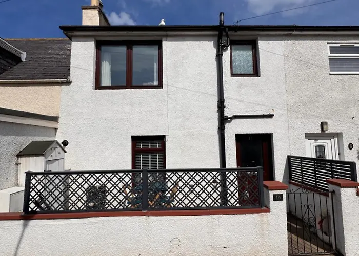 Seaforth Cottage -Dog Friendly, Historical Fishertown, Central Location