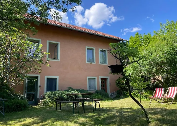 Balazs Guesthouse - In A Green Area, With Our Own Garden - Next To Metro 4 Station