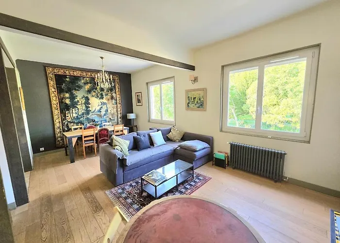 Cottage : Charmante Maison Et Jardin Arbore En Ville