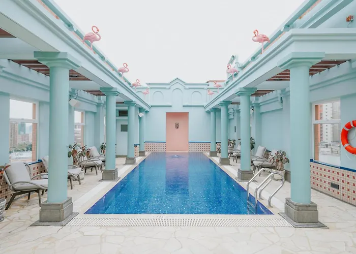 Pet Friendly hotel: Eaton Hk