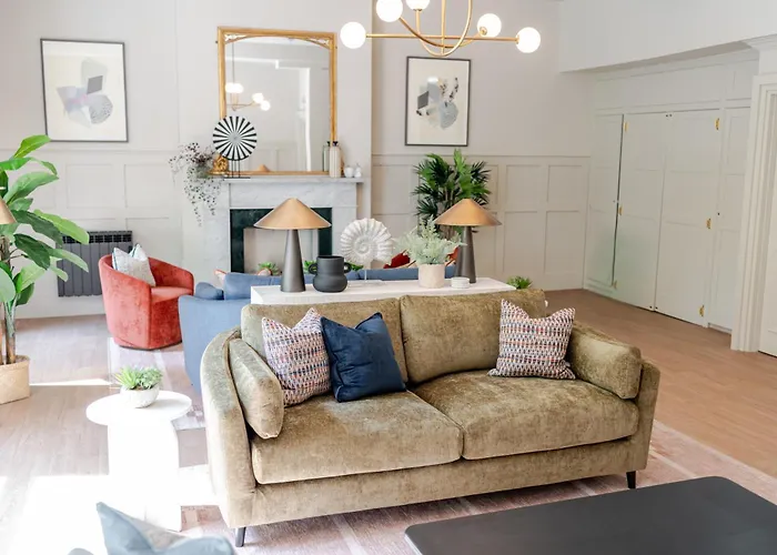 Hotel casino: Grove House Hotel