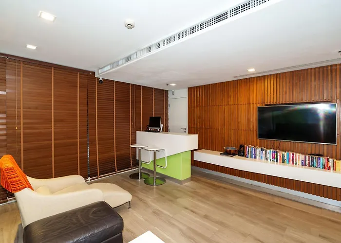 Pet Friendly hotel: Marvin Suites Hotel