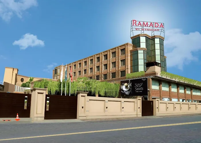 Central hotel: Ramada By Wyndham Multan