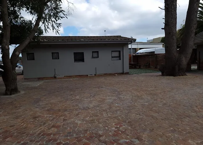 Airport Hotel: Ojong'S Court Bellville