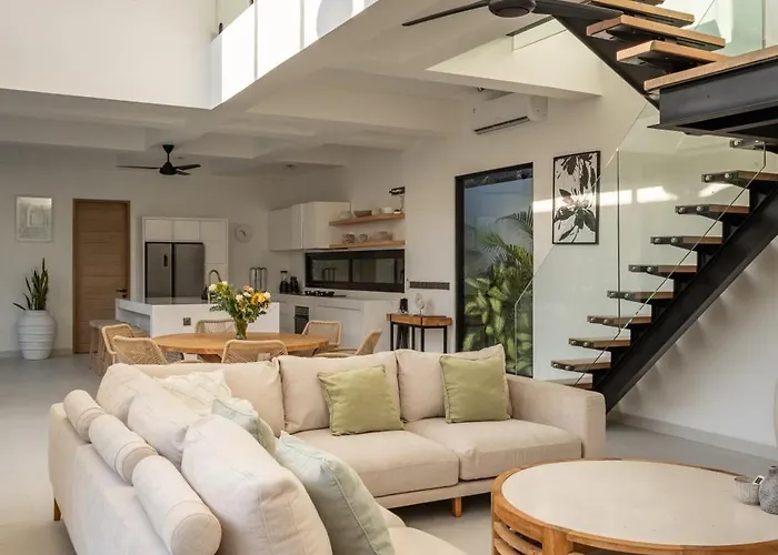 Villa: Spacious 3 Bedroom Villa - Walk To The Beach