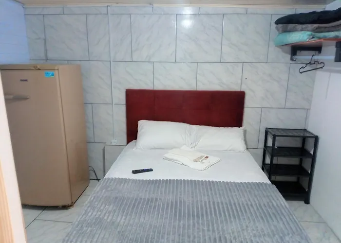 CASA DE HÓSPEDES POUSADA MANU LAGES Quarto com cama de casal
