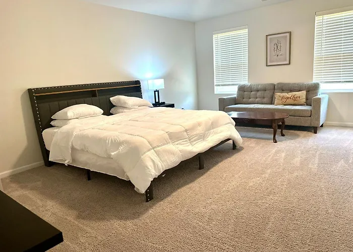 Beautiful Spacious Family-Friendly Home