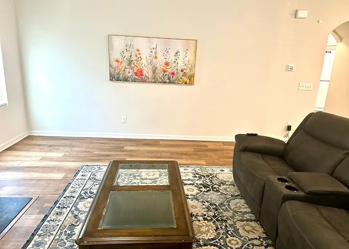 Beautiful Spacious Family-Friendly Home