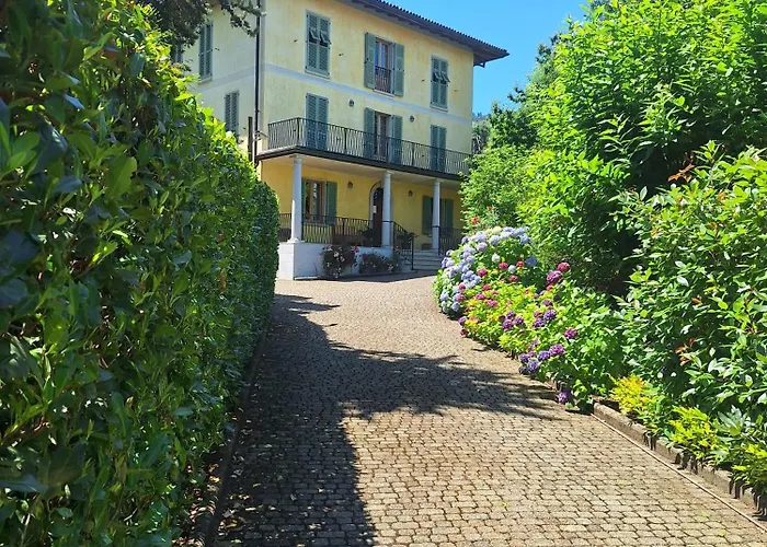 The Camelia, Our Room With Lake View, Private Bathroom And Dedicated Parking At The Villa Isabella Stresa