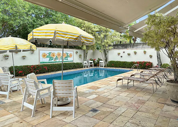 Ac - Piscina - 1 Suite Com Banheiro - 200M Do Mar