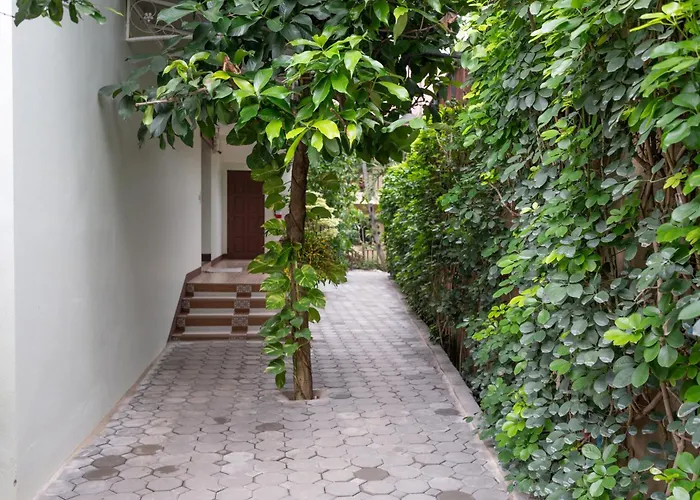 B&B only: Riverside House Hotel