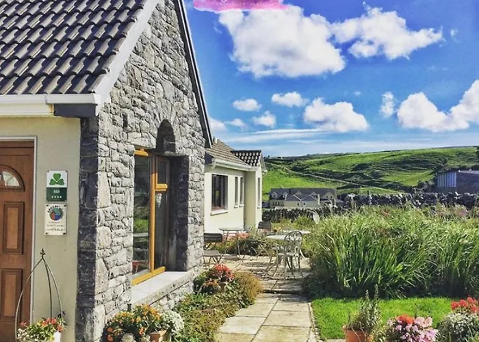 Family Hotel: Daly'S House