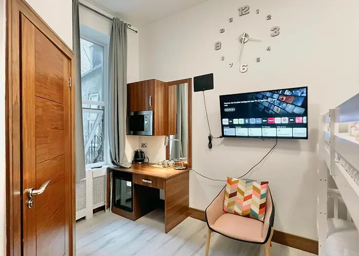 205 Earls Court Rooms