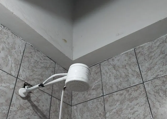 Quarto com banheiro casa da Mari