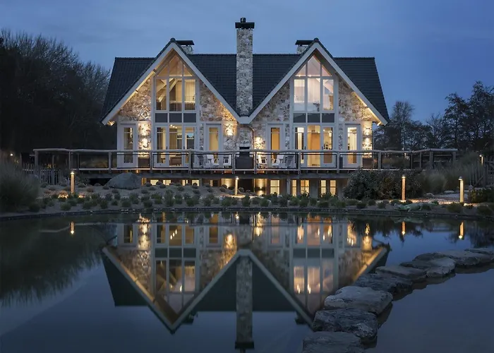 Villa met zwembad: Holiday Home With Bubble Bath In Noordwijk