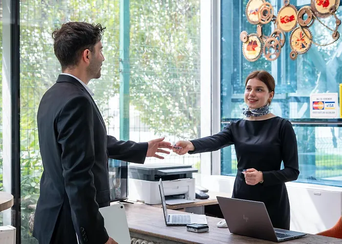 Cheap hotel: Discovery Hotel