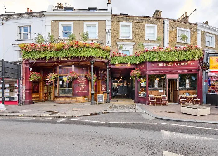 The Crown Pub & Guesthouse