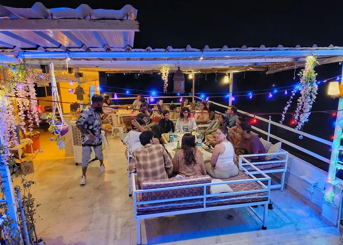 Rising Shemesh Home Stay