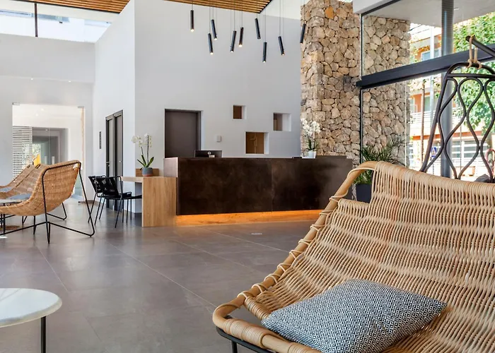 Morlans Suites - Adults Only