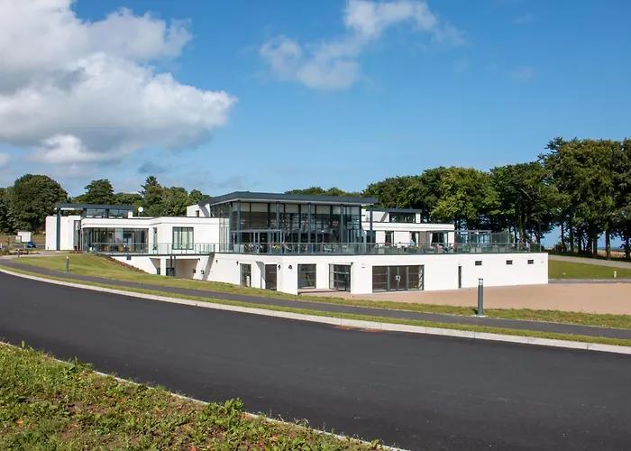 Luxury hotel only: Ravenport Resort