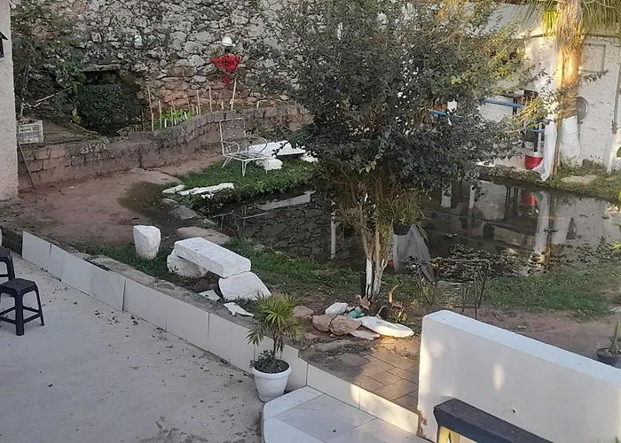 Lopez Village Guesthouse