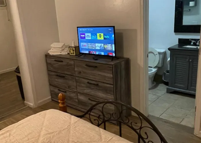 Taylor 1 Bedroom Suite Full Kitchen Private Gated Yard Arts Roosevelt Row Convention Center Stadiums Asu Airport Downtown Phoenix