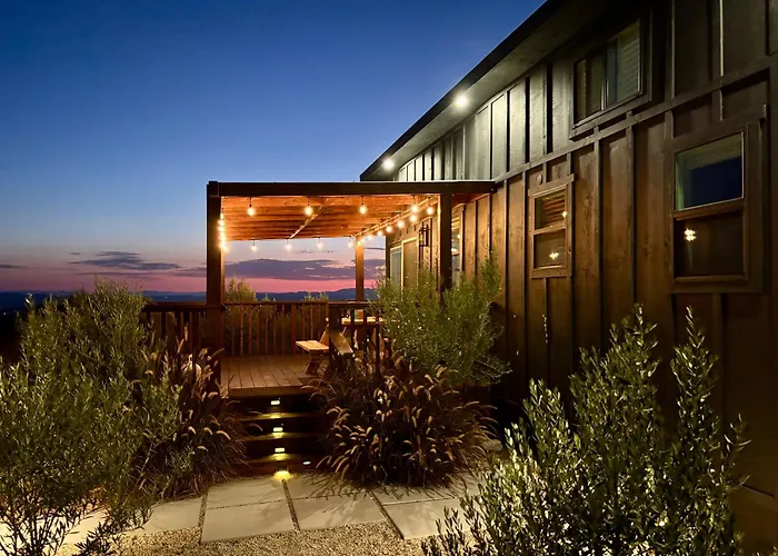 Private Romantic Escape - Hot Tub - Endless Views