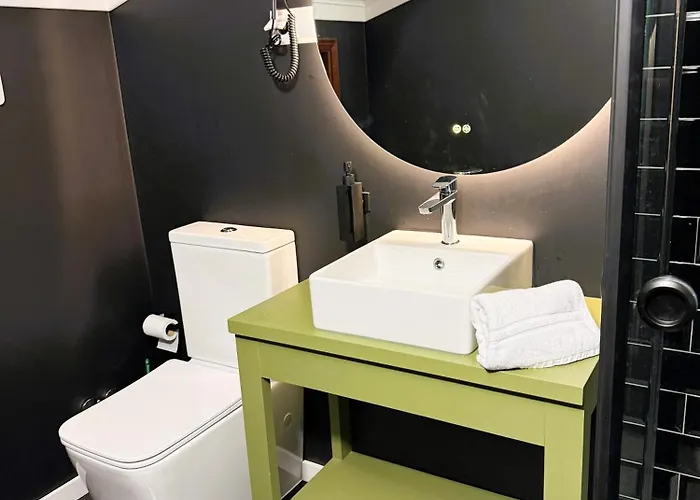 Delux Leiria Side