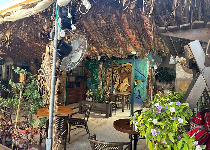 Al Yakhour Hostel