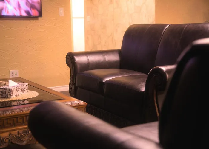 Extra Spacious Vintage Styled Basement Apartment - Private