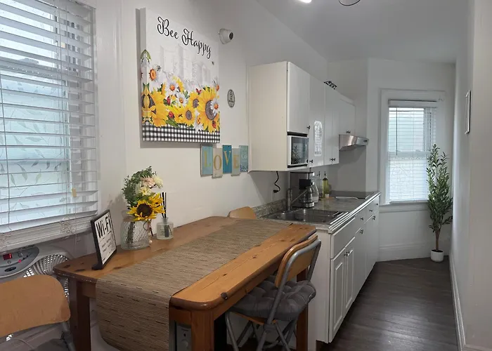 Cozy Private Bedrooms Kitchen Wifi