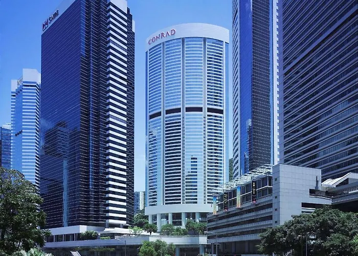 Hotel with pool: Conrad Hong Kong