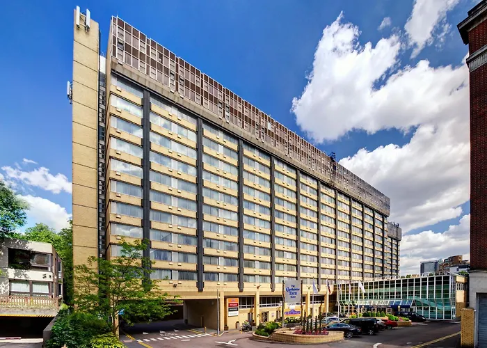 Hotel with pool: Copthorne Tara Hotel London Kensington