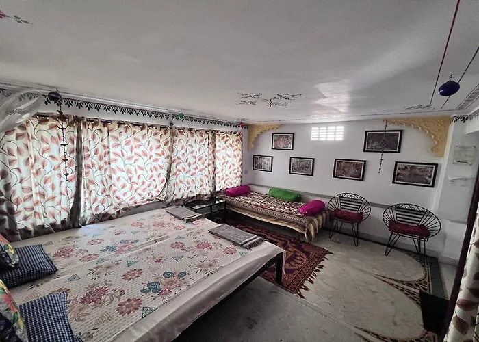 Nukkad Guest House Near Lake Pichola