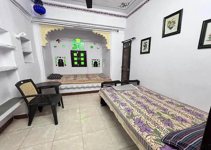 Nukkad Guest House Near Lake Pichola