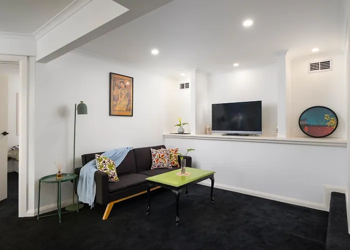 Hobart Retreat With City And Water View