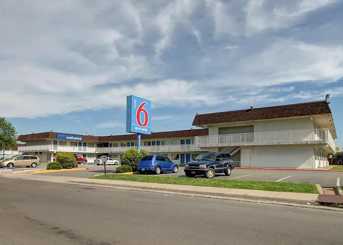 Motel 6-, Co - Airport