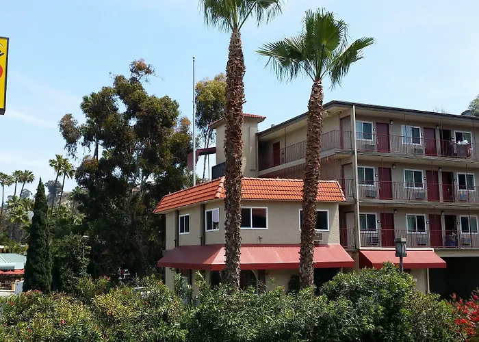 Hotel near College: Super 8 By Wyndham San Diego Hotel Circle