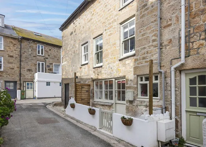 Pet Friendly hotel: No 1 St Eia, St Ives