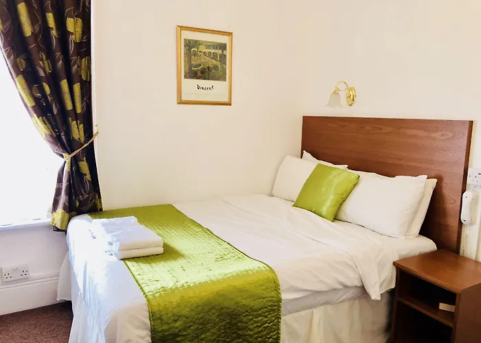 Ilfracombe House Hotel - Near Cliffs Pavilion