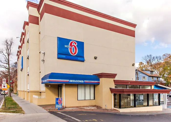 Cheap hotel: Motel 6-Washington, Dc