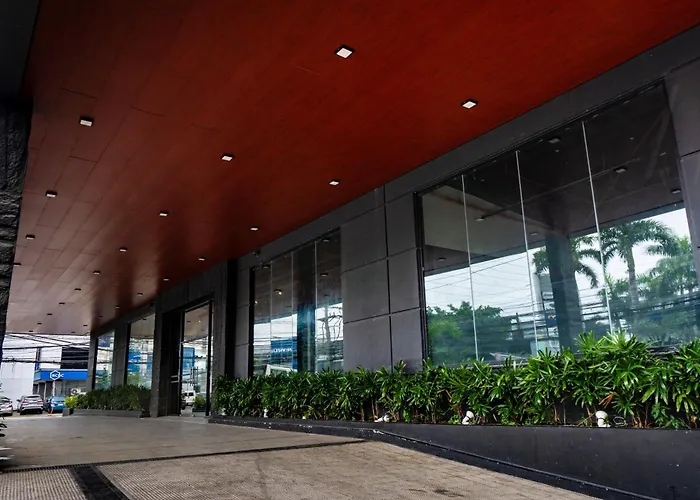 Hotels Close to Airport Green Sun
