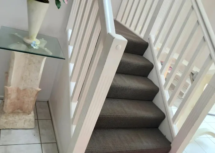3Mins Walk To Shopping Centre&City Bus, Airport