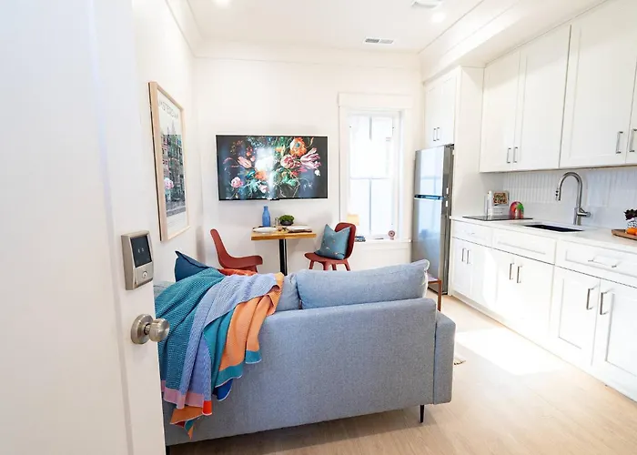Delightfuldesign~Walktoeats&Drinks~Pvtbalcony~Pets