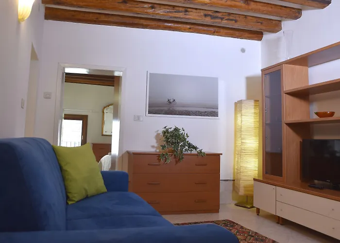 Al Portico Guest House