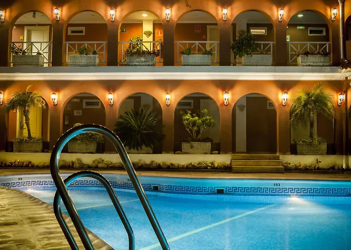 Hotel con piscina: Los Arcos