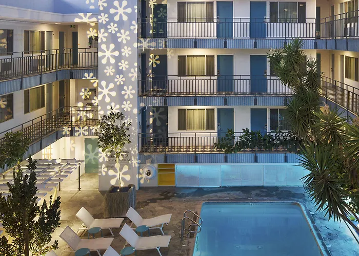 Family Hotel: The Beverly Laurel Hotel At West Hollywood
