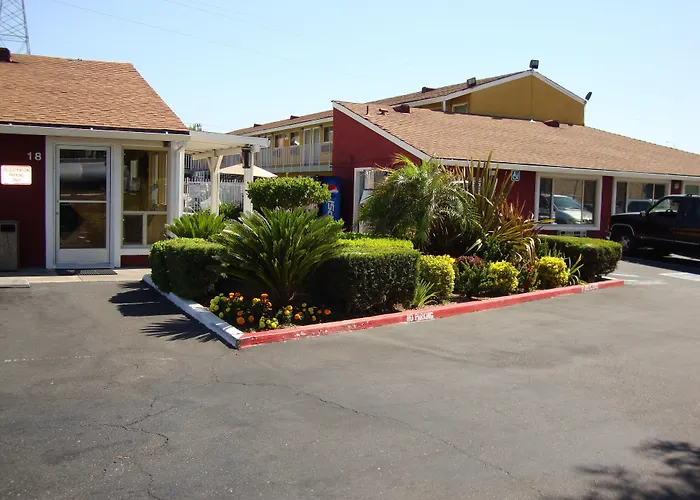 Oasis Inn - Elk Grove